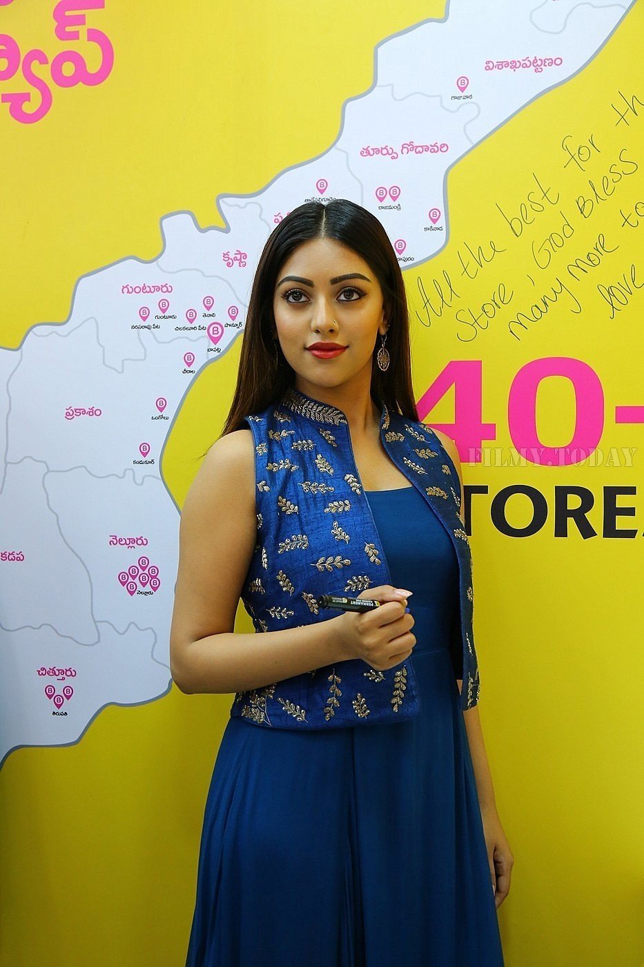 Photos: Actress Anu Emmanuel Launches B New Mobile Store at Bapatla | Picture 1558189