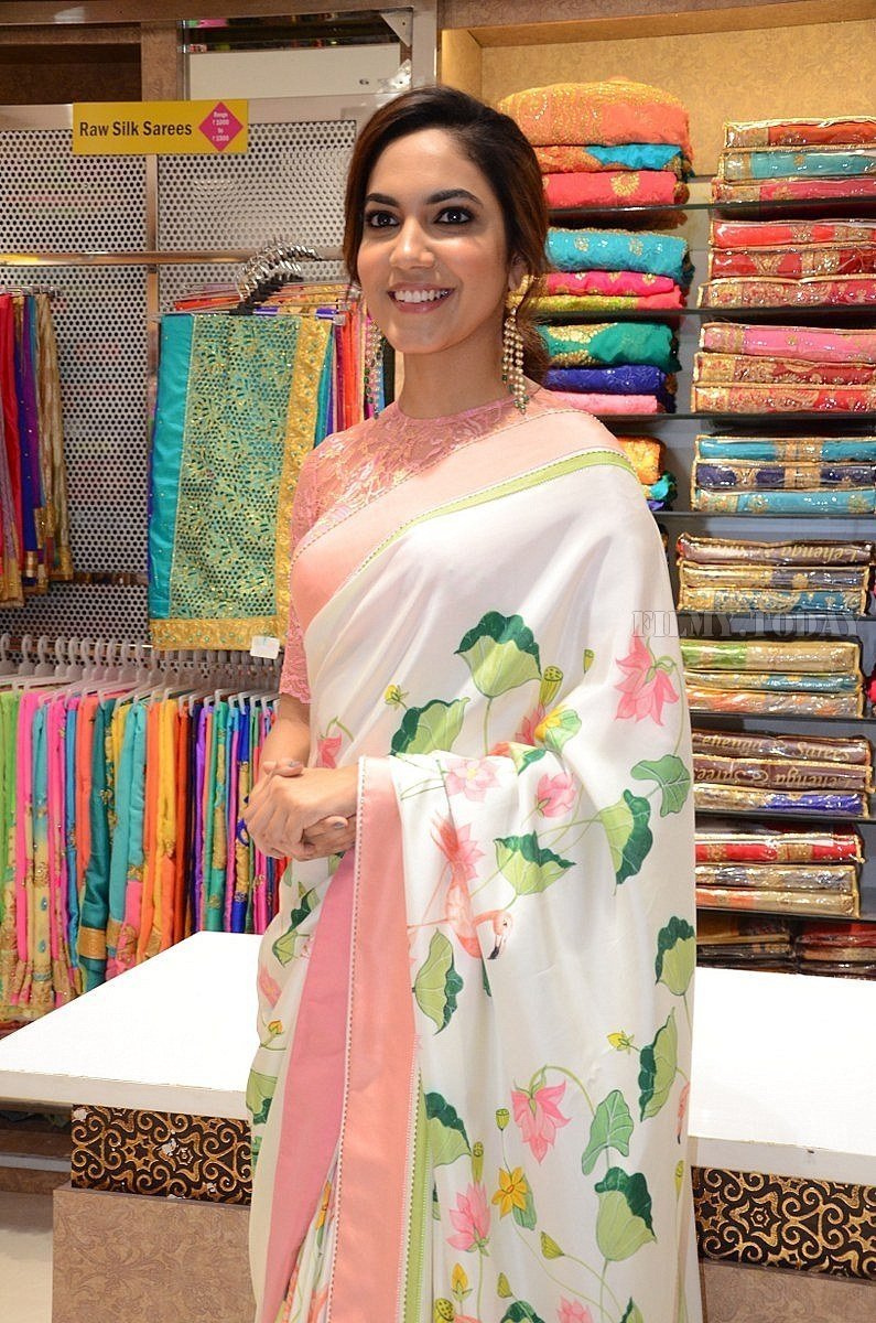 Actress Ritu Varma Inaugurated Chennai Silks Showroom at Mehdipatnam Photos | Picture 1584388