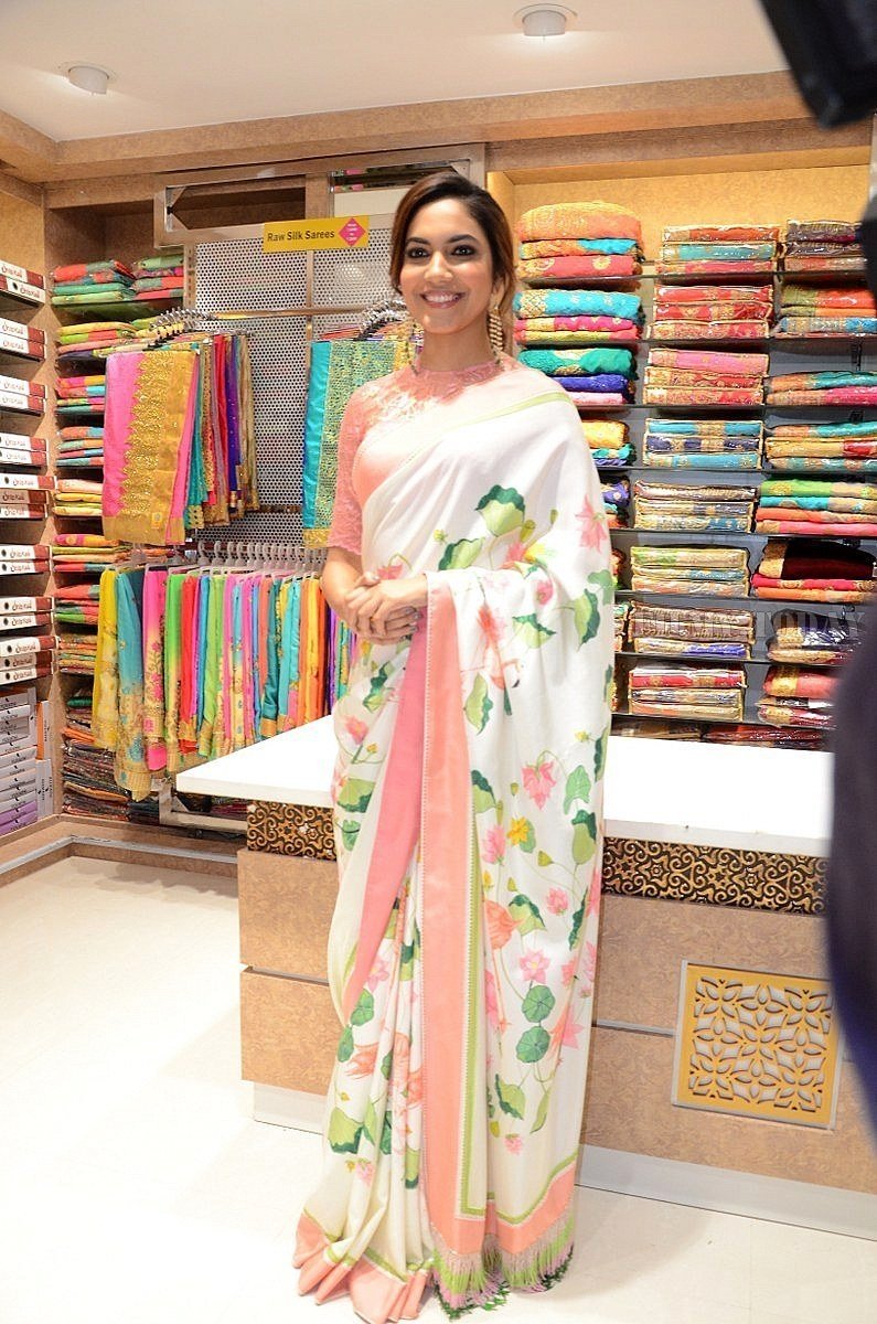 Actress Ritu Varma Inaugurated Chennai Silks Showroom at Mehdipatnam Photos | Picture 1584386