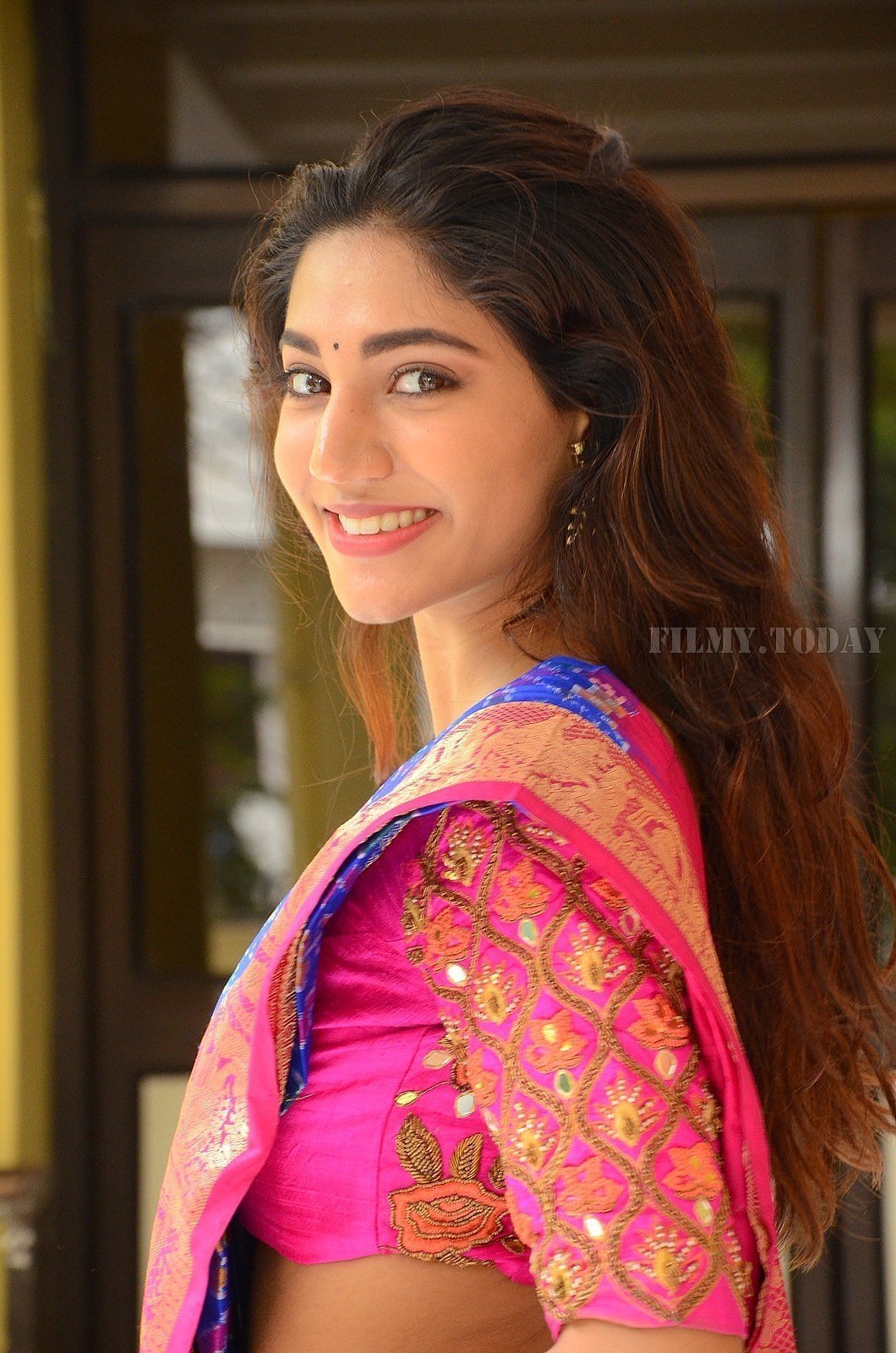 Actress Sonakshi Singh Hot in Saree Photos | Picture 1587629
