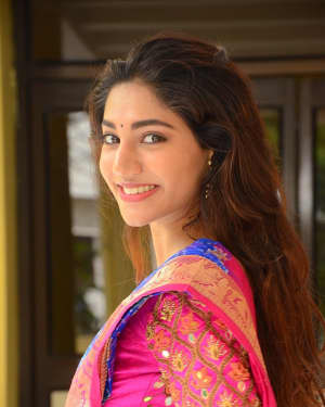 Actress Sonakshi Singh Hot in Saree Photos | Picture 1587629