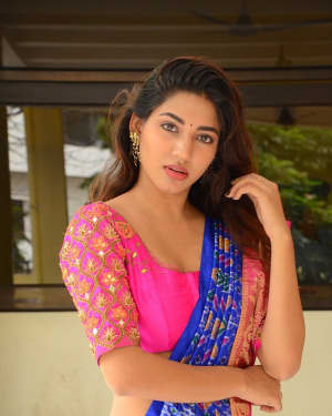 Actress Sonakshi Singh Hot in Saree Photos | Picture 1587618