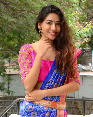 Actress Sonakshi Singh Hot in Saree Photos | Picture 1587597