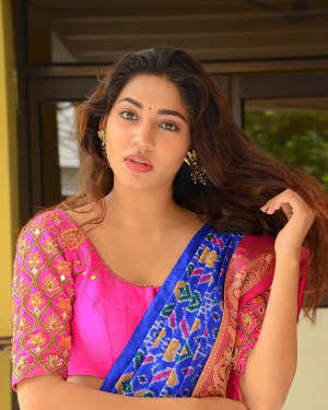 Actress Sonakshi Singh Hot in Saree Photos | Picture 1587636