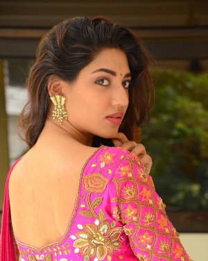 Actress Sonakshi Singh Hot in Saree Photos | Picture 1587647