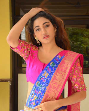 Actress Sonakshi Singh Hot in Saree Photos | Picture 1587663