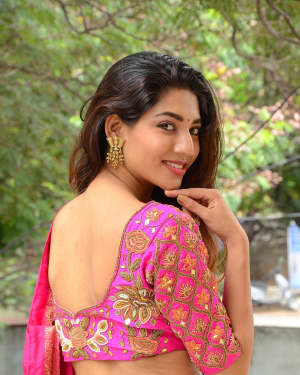 Actress Sonakshi Singh Hot in Saree Photos | Picture 1587595