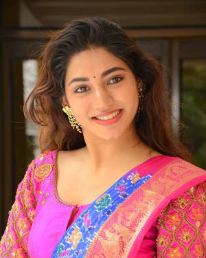 Actress Sonakshi Singh Hot in Saree Photos | Picture 1587666
