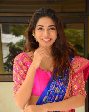 Actress Sonakshi Singh Hot in Saree Photos | Picture 1587644