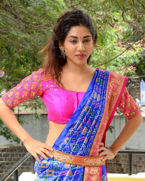 Actress Sonakshi Singh Hot in Saree Photos | Picture 1587600