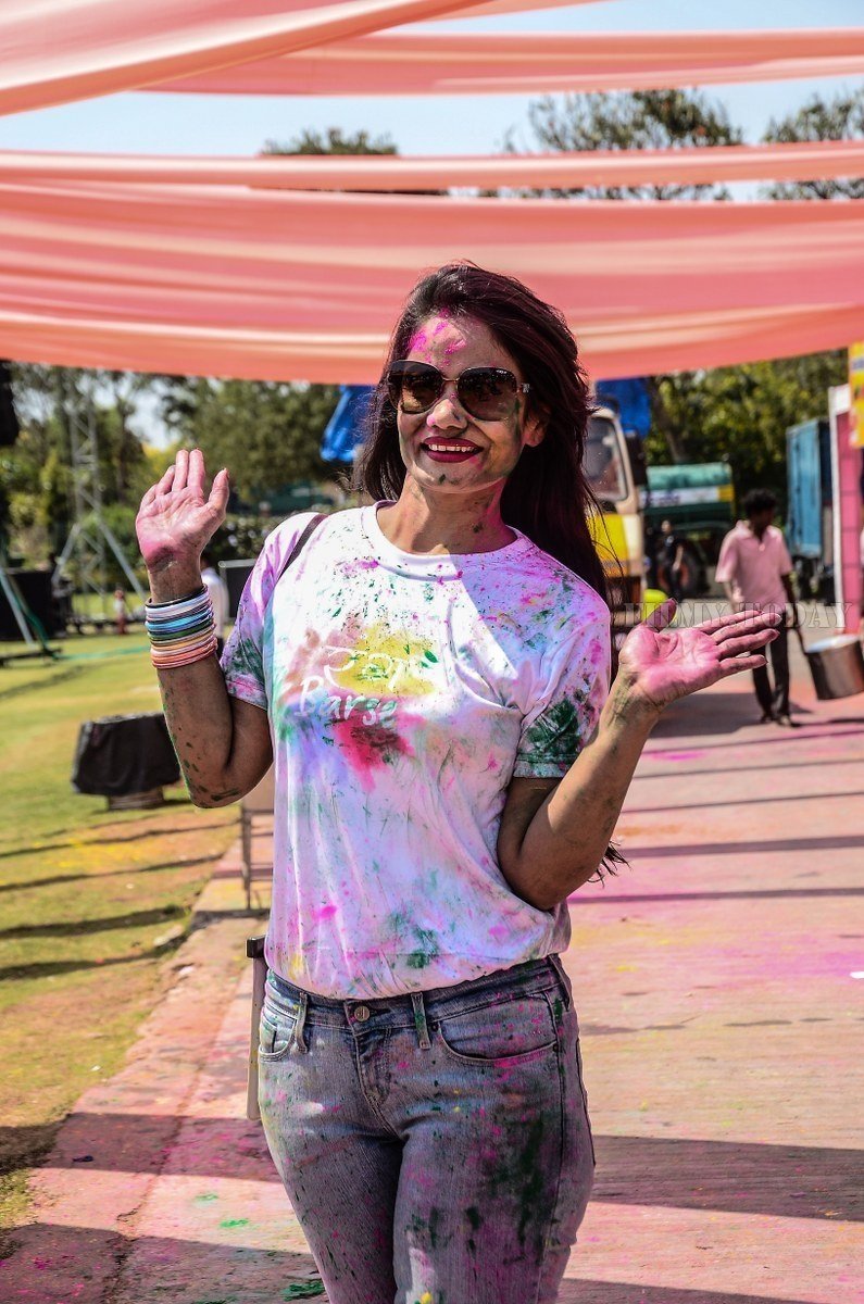 Photos: Celebs Participated Grand Holi Bash at Novotel Airport | Picture 1569087