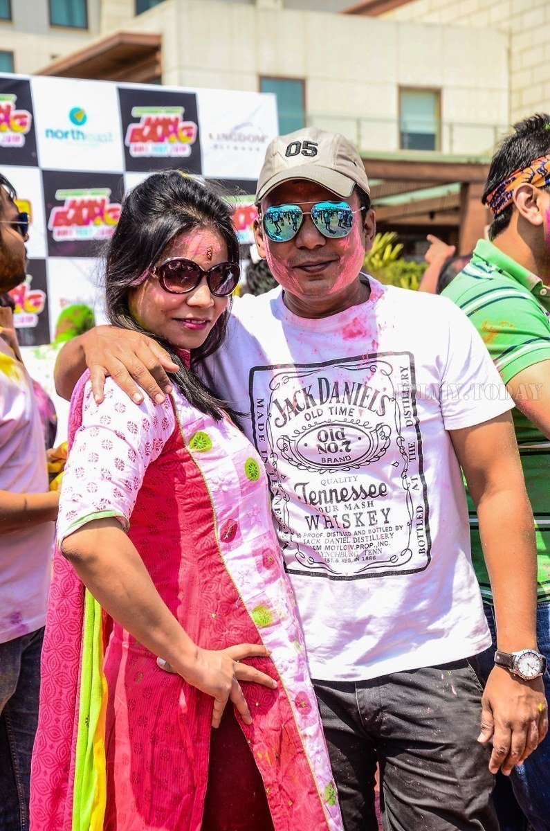 Photos: Celebs Participated Grand Holi Bash at Novotel Airport | Picture 1569113
