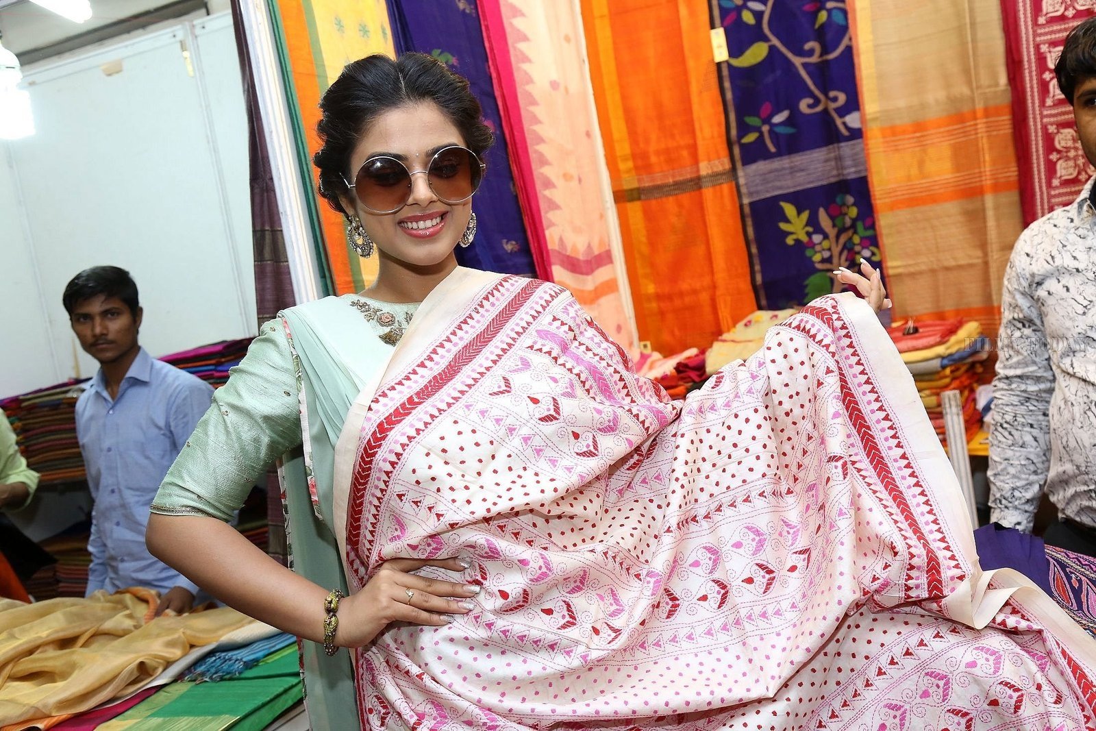 Photos: Actress Siddhi Idnani Inaugurates Silk India Expo | Picture 1581285