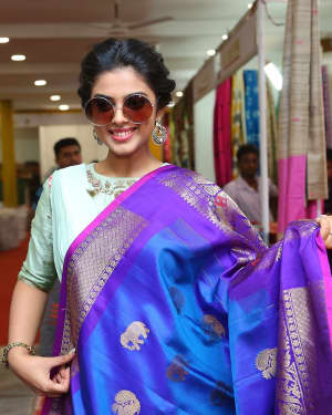 Photos: Actress Siddhi Idnani Inaugurates Silk India Expo | Picture 1581284