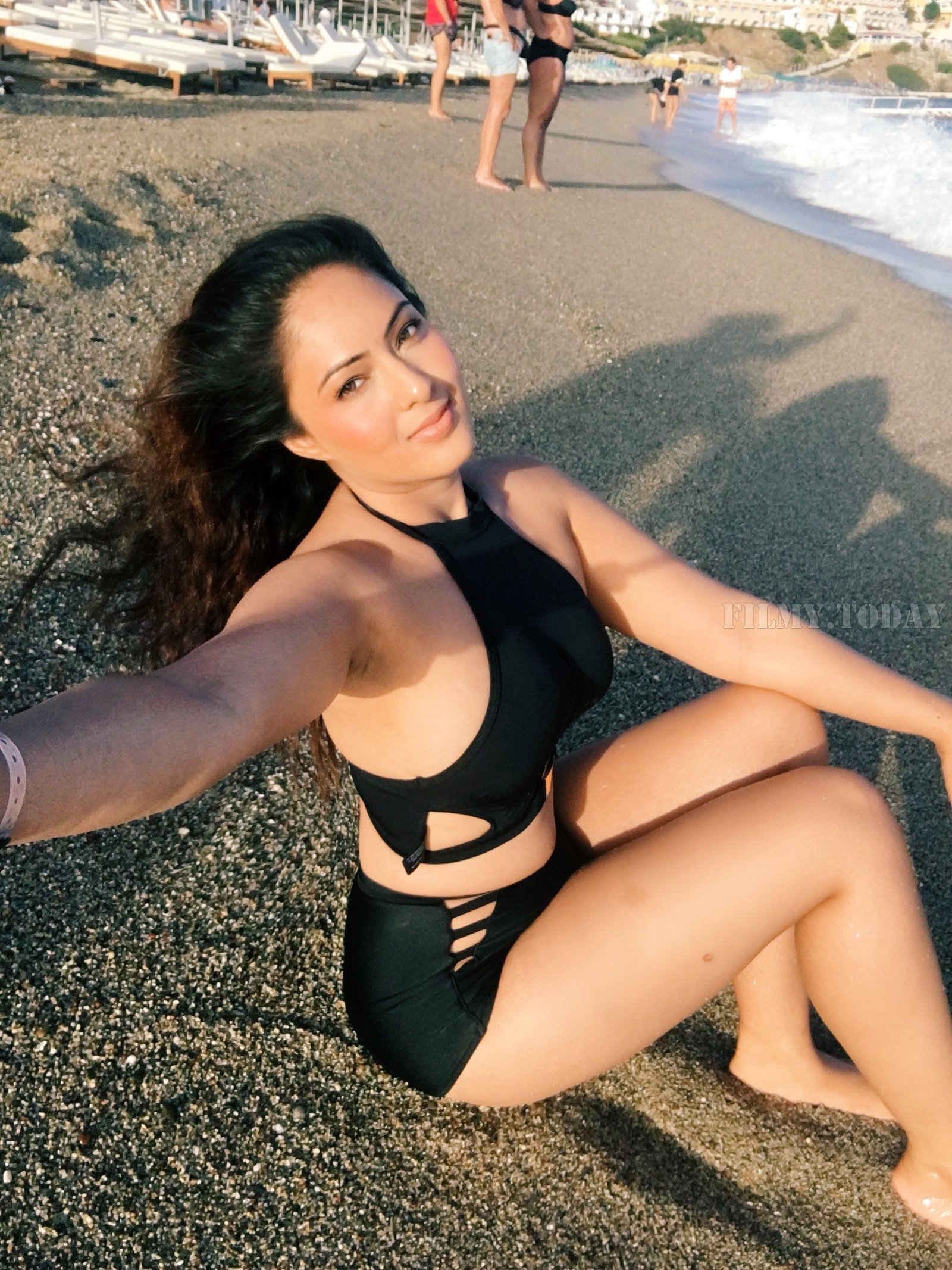 Photos: Nikesha Patel in Vacation | Picture 1605788
