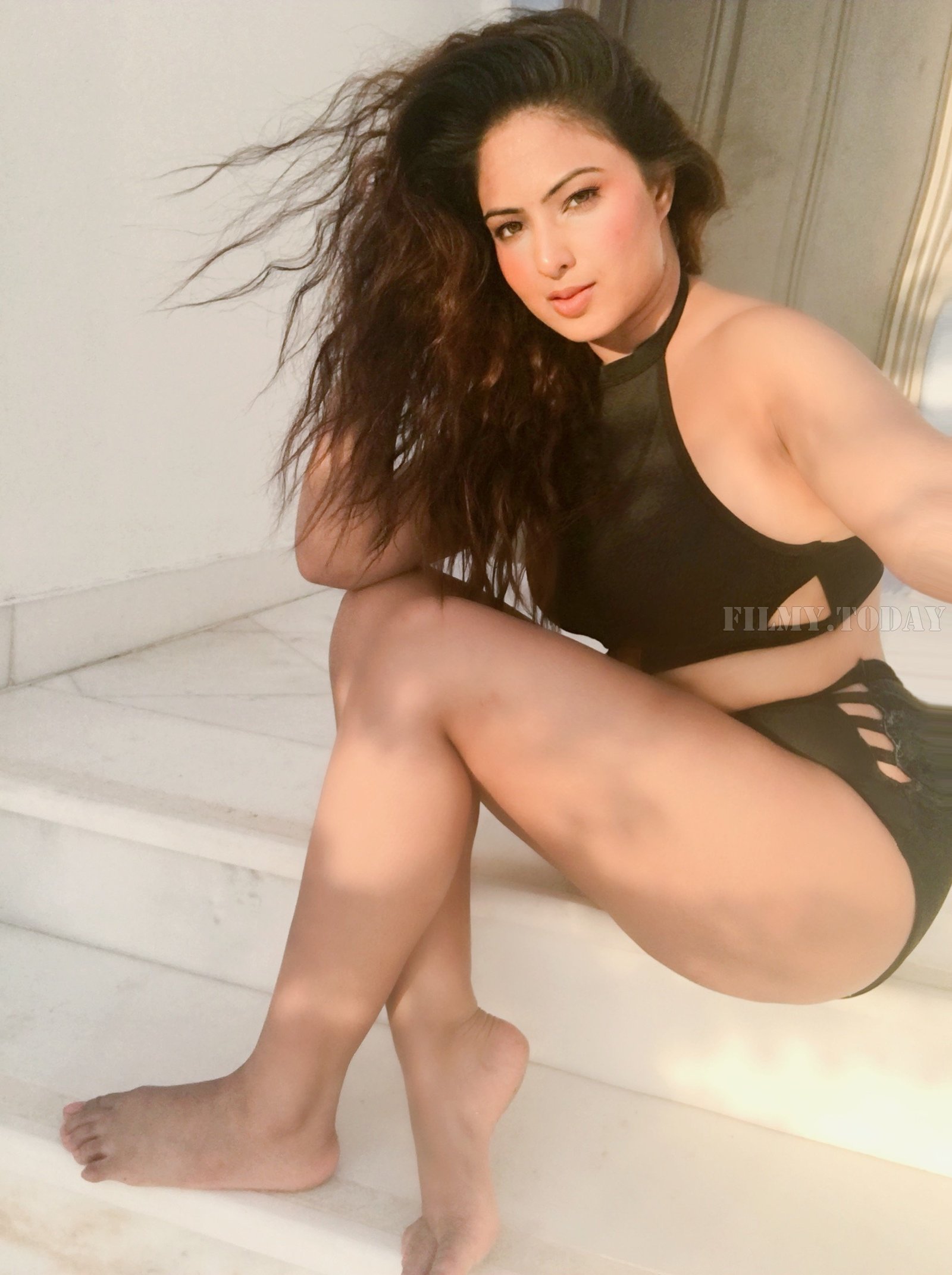 Photos: Nikesha Patel in Vacation | Picture 1605787