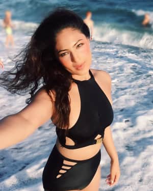 Photos: Nikesha Patel in Vacation | Picture 1605784