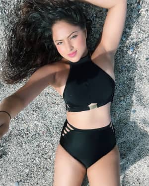 Photos: Nikesha Patel in Vacation | Picture 1605786
