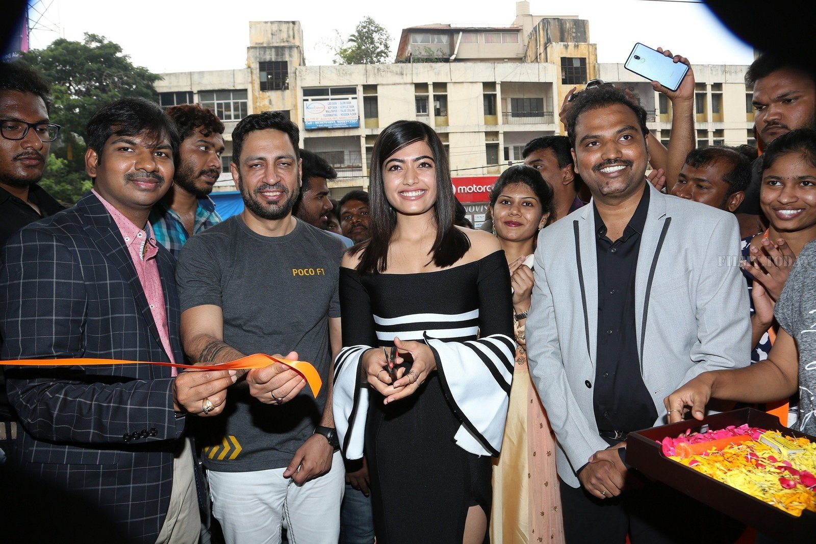 Photos: Happi Mobiles Launches its 40th Flagship Store at Banjara Hills | Picture 1606818