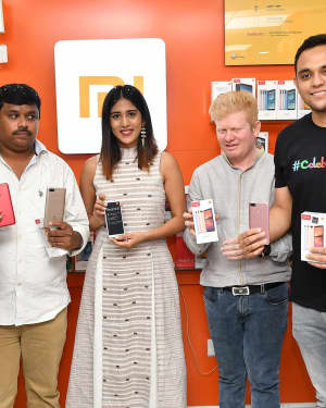 Photos: RedMi 6 Mobile Offline Launch at Cellbay Showroom